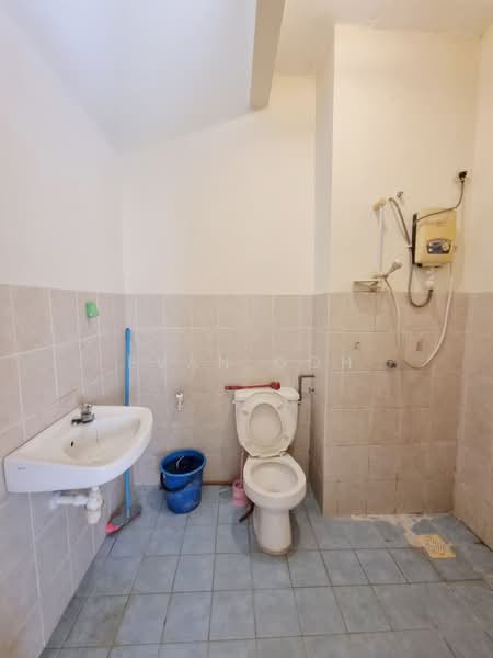 Rumah Teres 2 Tingkat untuk Dijual di Bandar Nusaputra (Puchong) - Evan Goh - Bathroom - PropertyGuru.com.my