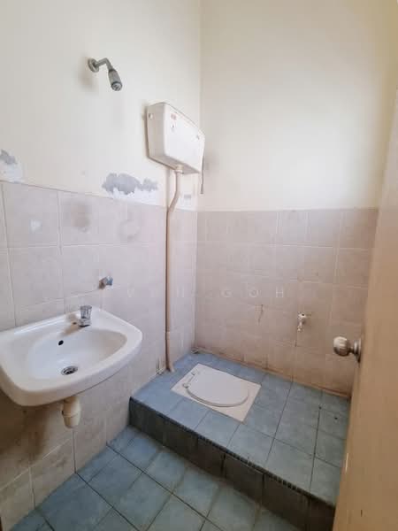 Rumah Teres 2 Tingkat untuk Dijual di Bandar Nusaputra (Puchong) - Evan Goh - Bathroom - PropertyGuru.com.my