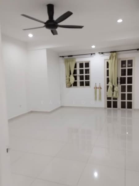 Rumah Teres untuk Dijual di Bandar Sungai Long (Selangor) - Ray Foo - Living Room - PropertyGuru.com.my