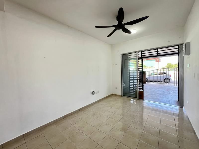 Terraced House for Sale in Balok (Pahang) - Mohammad Azizi - Living Room - PropertyGuru.com.my