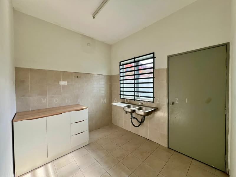 Terraced House for Sale in Balok (Pahang) - Mohammad Azizi - Kitchen - PropertyGuru.com.my