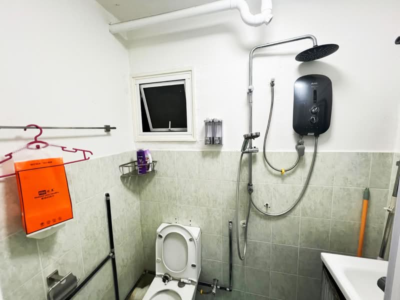 Pangsapuri untuk Disewa di Jelutong Park - Jerry Tan - Bathroom - PropertyGuru.com.my