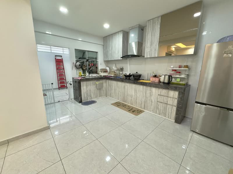 2-storey Terraced House for Sale in TAMAN PUCHONG UTAMA (Puchong) - Azira Ahmad - Kitchen - PropertyGuru.com.my