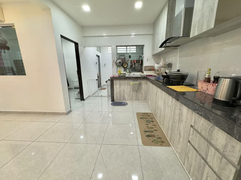 2-storey Terraced House for Sale in TAMAN PUCHONG UTAMA (Puchong) - Azira Ahmad - Kitchen - PropertyGuru.com.my