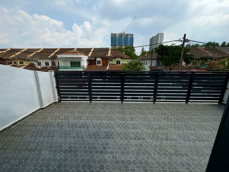 2-storey Terraced House for Sale in TAMAN PUCHONG UTAMA (Puchong) - Azira Ahmad - Exterior - PropertyGuru.com.my