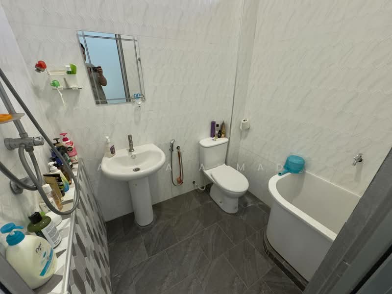 2-storey Terraced House for Sale in TAMAN PUCHONG UTAMA (Puchong) - Azira Ahmad - Bathroom - PropertyGuru.com.my