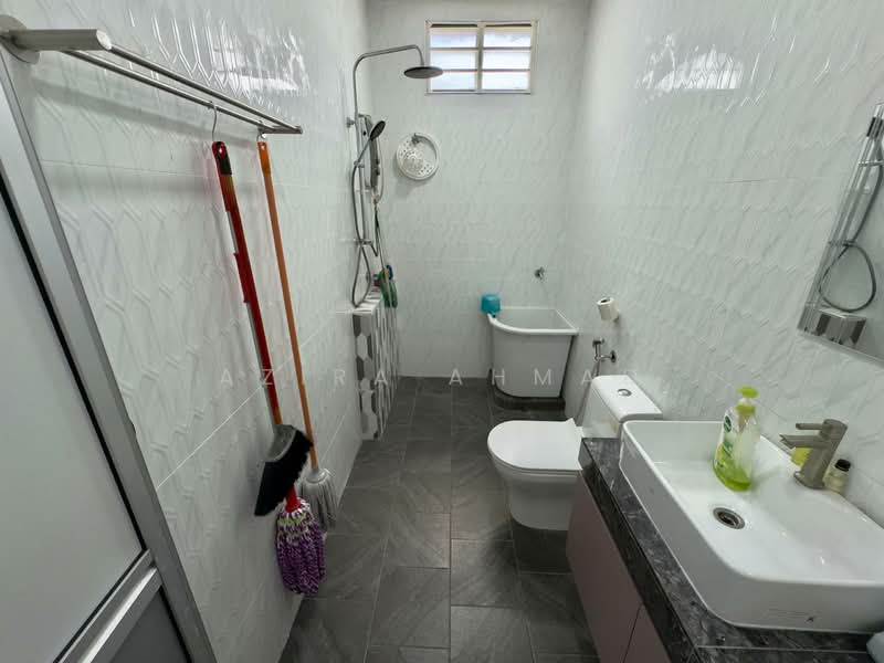 2-storey Terraced House for Sale in TAMAN PUCHONG UTAMA (Puchong) - Azira Ahmad - Bathroom - PropertyGuru.com.my