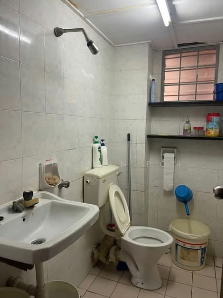 Pangsapuri untuk Dijual di Pangsapuri Lotus (Teratai) - Chatwin Poh - Bathroom - PropertyGuru.com.my