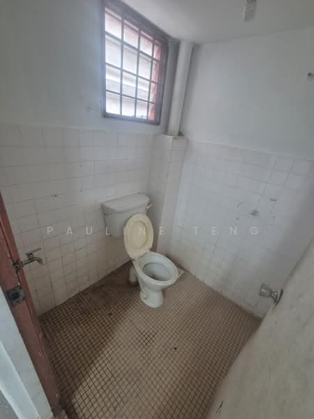 Shop for Rent in Taman Mayang (Petaling Jaya) - Pauline Teng - Bathroom - PropertyGuru.com.my