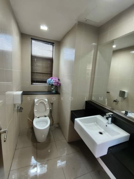 Kondominium untuk Dijual di The Peak Vista - Sengko Lim - Bathroom - PropertyGuru.com.my