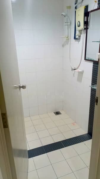 Service Residence for Sale at Domain 3 @ NeoCyber - Roseabelle Low - Bathroom - PropertyGuru.com.my