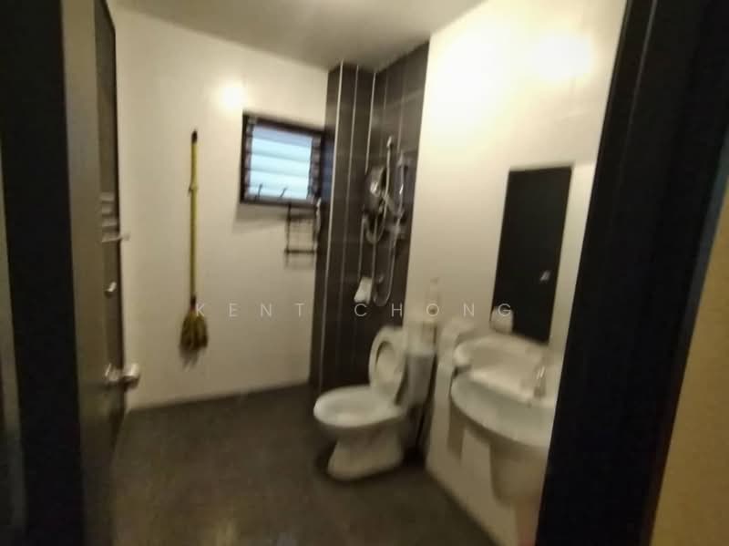 2-storey Terraced House for Sale in Tiara East (Semenyih) - Kent Chong - Bathroom - PropertyGuru.com.my