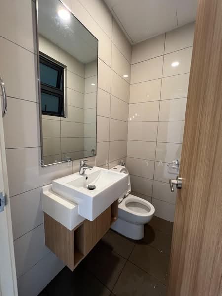 Servis Apartment untuk Disewa di Avara - Sabrina Yap - Bathroom - PropertyGuru.com.my