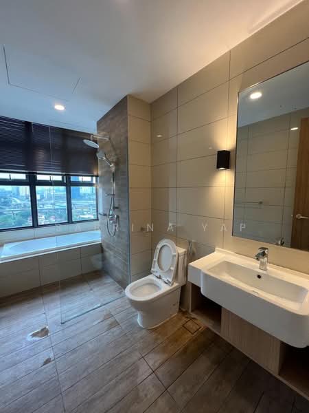 Servis Apartment untuk Disewa di Avara - Sabrina Yap - Bathroom - PropertyGuru.com.my