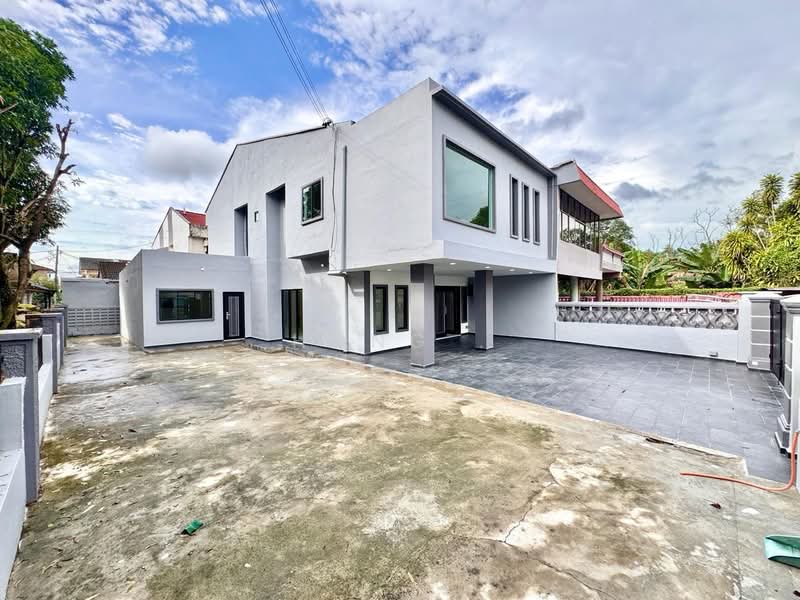 Rumah Berkembar untuk Dijual di Taman Sri Tebrau (Johor Bahru) - Hong . - Exterior - PropertyGuru.com.my