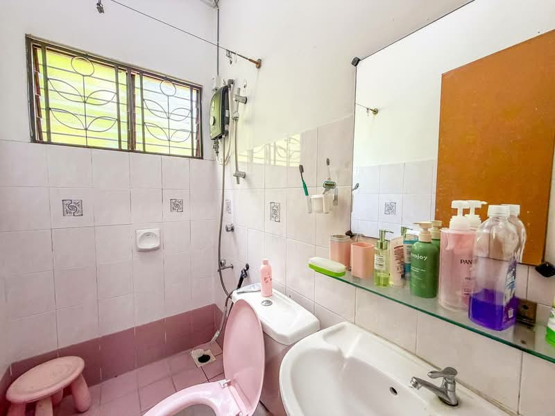 2-storey Terraced House for Sale in Alam Damai (Cheras) - Amni Manan - Bathroom - PropertyGuru.com.my
