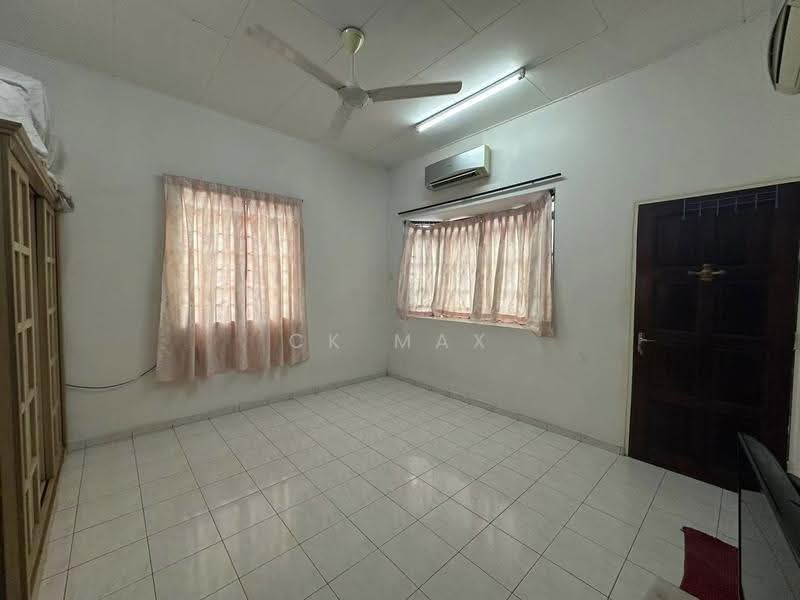 2-storey Terraced House for Sale in Anjung Bercham Utara (Ipoh) - Ck Max - Bedroom - PropertyGuru.com.my