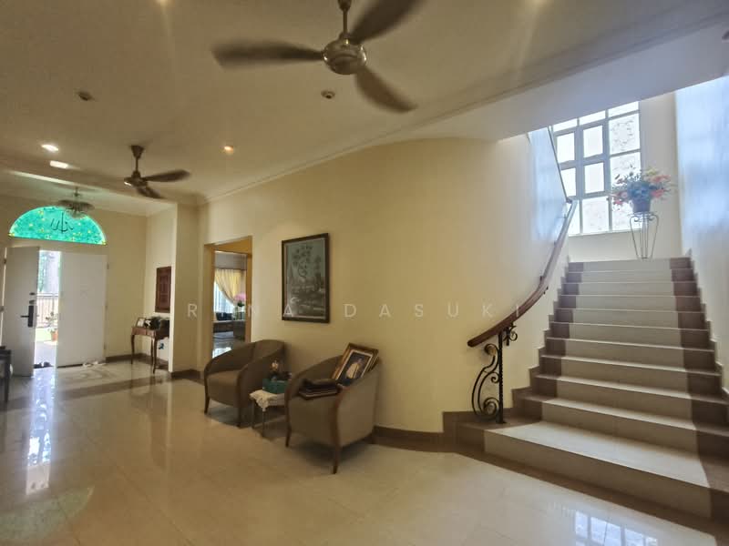 Rumah Banglo untuk Dijual di Bukit Jelutong (Shah Alam) - Rina Dasuki - Entrance - PropertyGuru.com.my