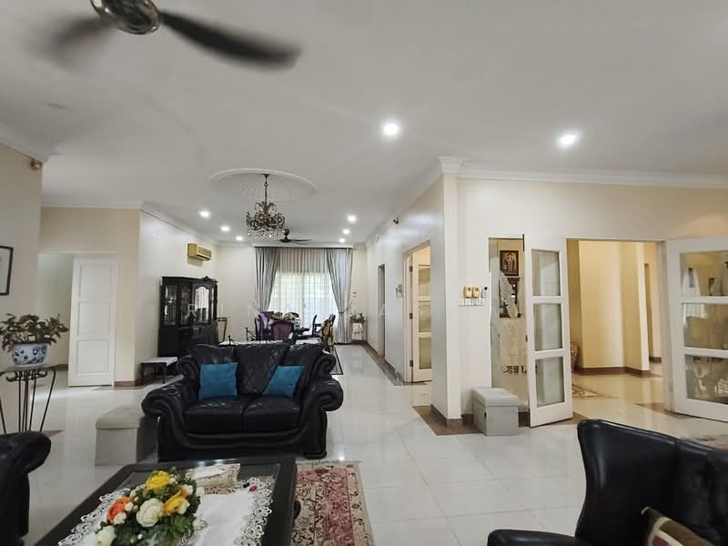Rumah Banglo untuk Dijual di Bukit Jelutong (Shah Alam) - Rina Dasuki - Living Room - PropertyGuru.com.my