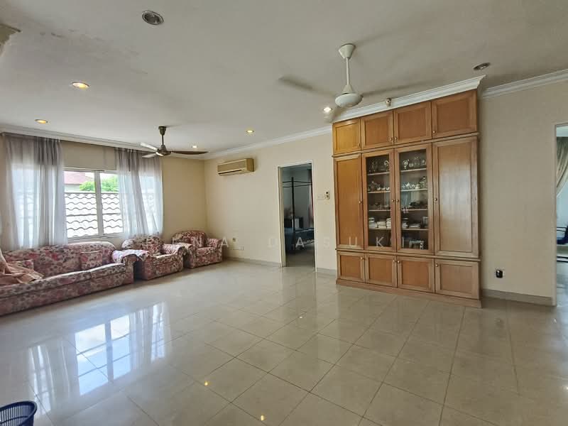 Rumah Banglo untuk Dijual di Bukit Jelutong (Shah Alam) - Rina Dasuki - Living Room - PropertyGuru.com.my