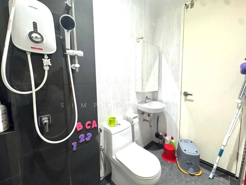 Cluster House for Sale in Setia Tropika (Johor Bahru) - Simpson Poh - Bathroom - PropertyGuru.com.my