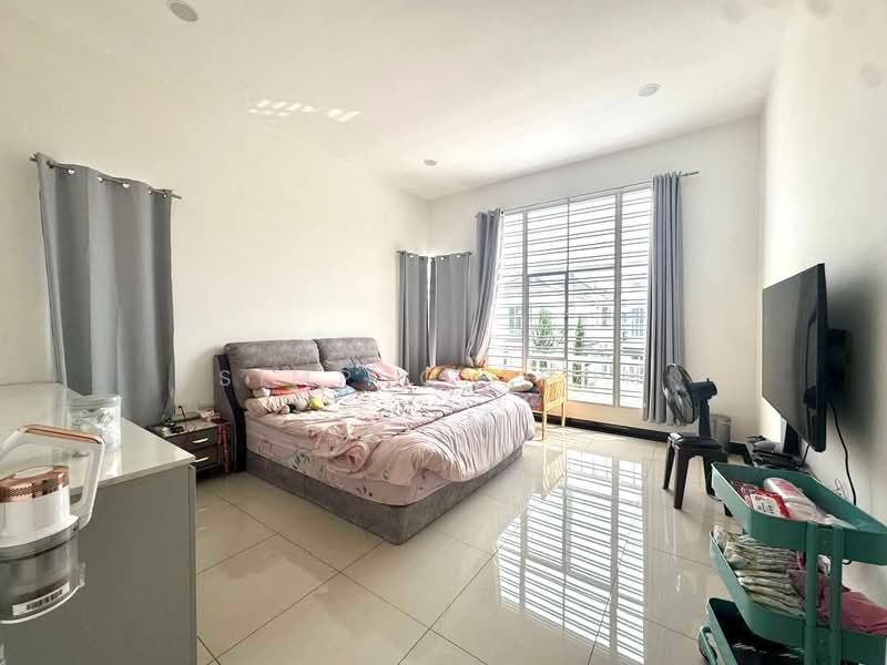 Cluster House for Sale in Setia Tropika (Johor Bahru) - Simpson Poh - Bedroom - PropertyGuru.com.my