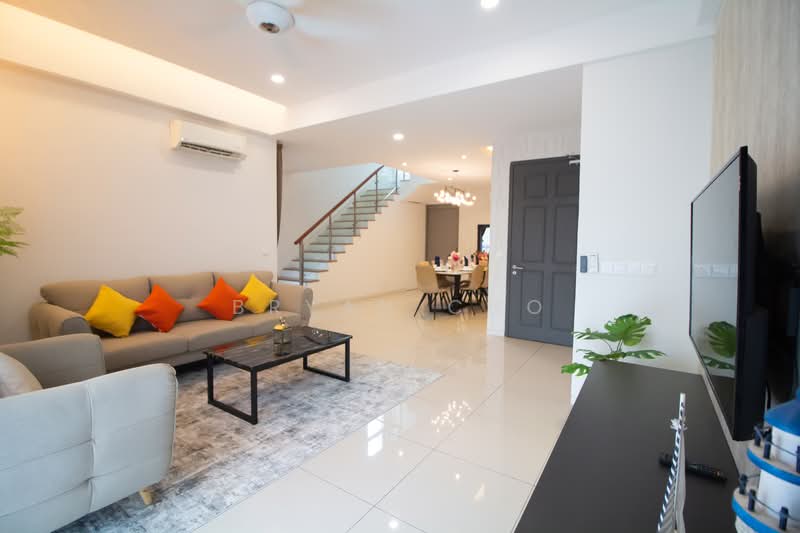 Servis Apartment untuk Dijual di Tropical Villa - Bryan Cho - Living Room - PropertyGuru.com.my