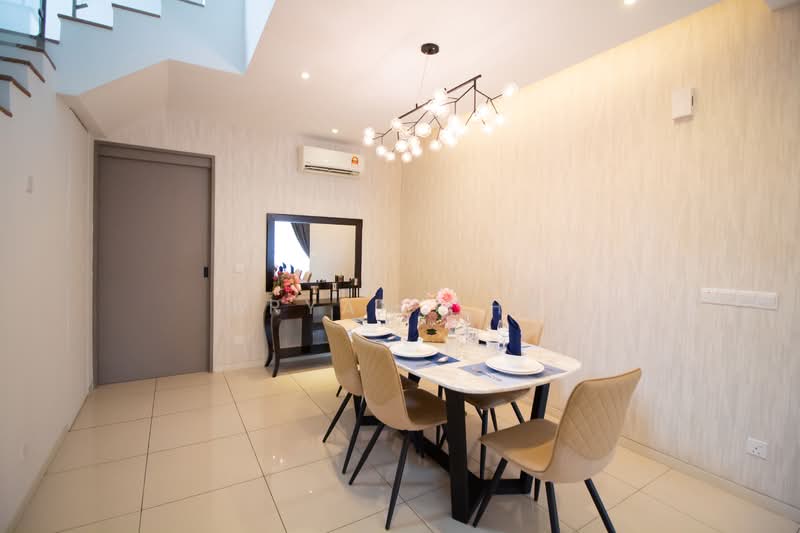 Servis Apartment untuk Dijual di Tropical Villa - Bryan Cho - Dining Room - PropertyGuru.com.my