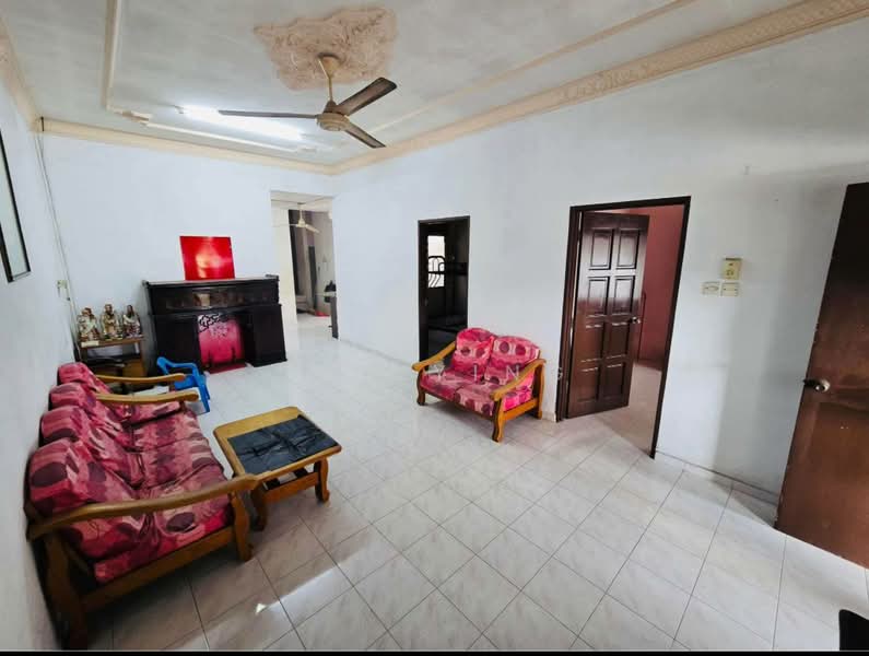 Rumah Teres 1 Tingkat untuk Dijual di Taman Ungku Tun Aminah (Skudai) - Shu Ying - Living Room - PropertyGuru.com.my