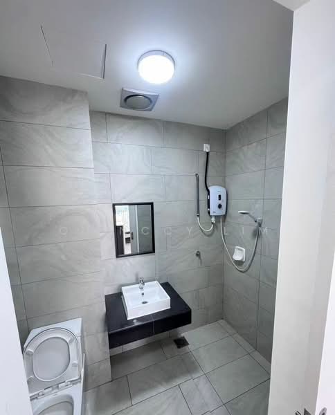 Servis Apartment untuk Disewa di Sky Trees - Quinccy Lim - Bathroom - PropertyGuru.com.my
