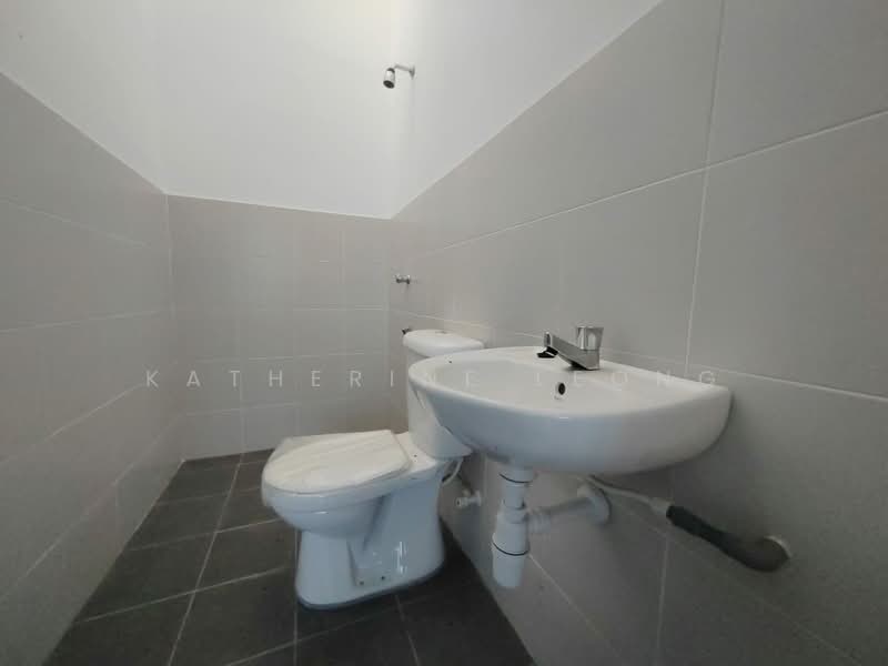 Terraced House for Sale in Taman Kundang Jaya (Rawang) - Katherine Leong - Bathroom - PropertyGuru.com.my