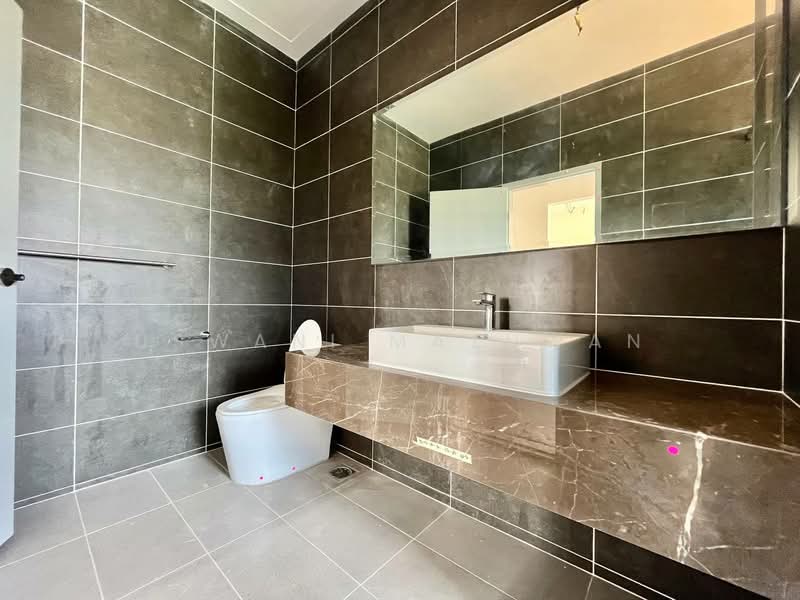 Semi-Detached House for Sale in Cyberjaya (Selangor) - Uswani Mazuwan - Bathroom - PropertyGuru.com.my
