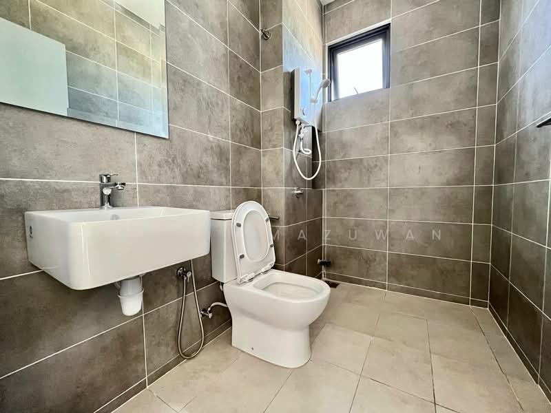 Semi-Detached House for Sale in Cyberjaya (Selangor) - Uswani Mazuwan - Bathroom - PropertyGuru.com.my