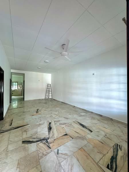 1-storey Terraced House for Sale in Alam Damai (Cheras) - Ali Idris - Living Room - PropertyGuru.com.my