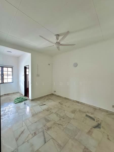 1-storey Terraced House for Sale in Alam Damai (Cheras) - Ali Idris - Living Room - PropertyGuru.com.my