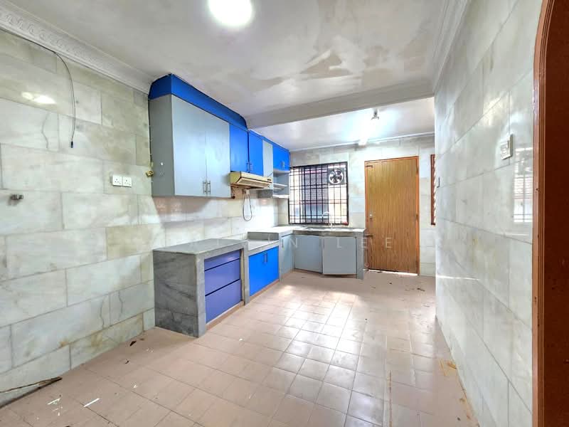 1-storey Terraced House for Sale in Taman Johor Jaya (Johor Bahru) - Calvin Lee - Kitchen - PropertyGuru.com.my