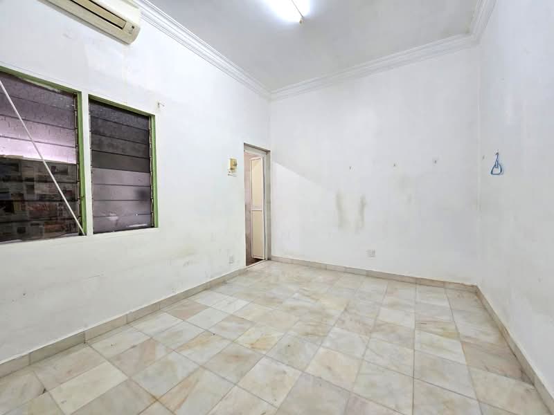 1-storey Terraced House for Sale in Taman Johor Jaya (Johor Bahru) - Calvin Lee - Interior - PropertyGuru.com.my