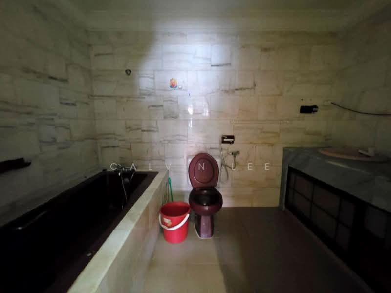 1-storey Terraced House for Sale in Taman Johor Jaya (Johor Bahru) - Calvin Lee - Bathroom - PropertyGuru.com.my
