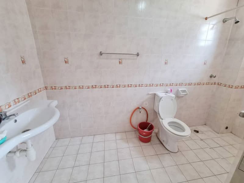 Semi-Detached House for Sale in Taman Mutiara Indah (Puchong) - Evan Goh - Bathroom - PropertyGuru.com.my