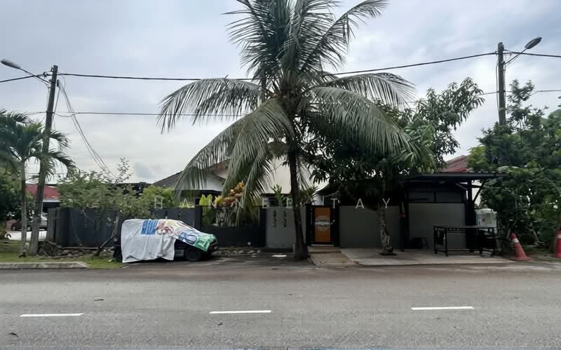 Rumah Teres 1 Tingkat untuk Dijual di Taman Lestari Putra (Seri Kembangan) - Hannee Tay - Exterior - PropertyGuru.com.my