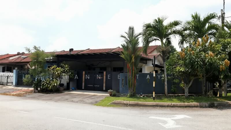 Rumah Teres 1 Tingkat untuk Dijual di Taman Lestari Putra (Seri Kembangan) - Hannee Tay - Exterior - PropertyGuru.com.my