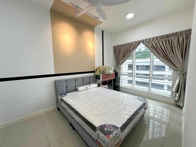 Service Residence for Rent at Tiara Mutiara / The Crown - Yanise Lee - Middle Room - PropertyGuru.com.my