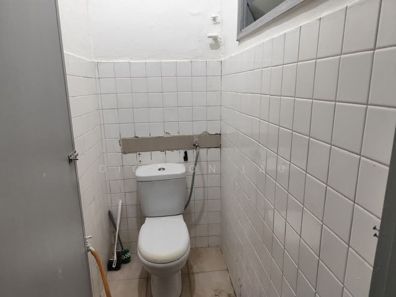 1-storey Terraced House for Sale in Taman Ehsan (Kepong) - Dickson Lau - Bathroom - PropertyGuru.com.my