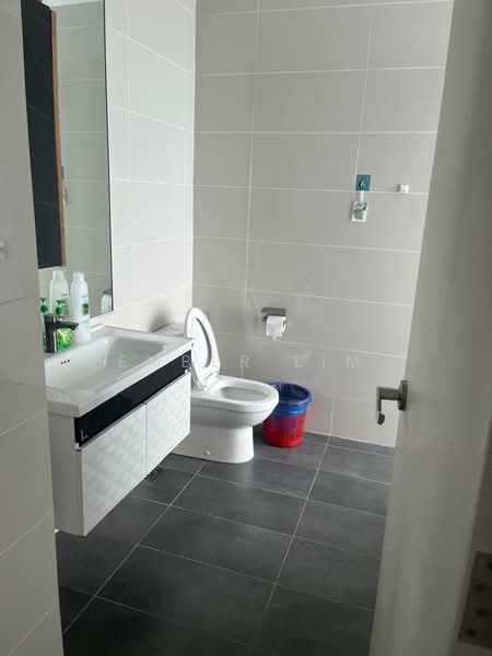 Service Residence for Rent at Southkey Mosaic - Ember Lim - Bathroom - PropertyGuru.com.my