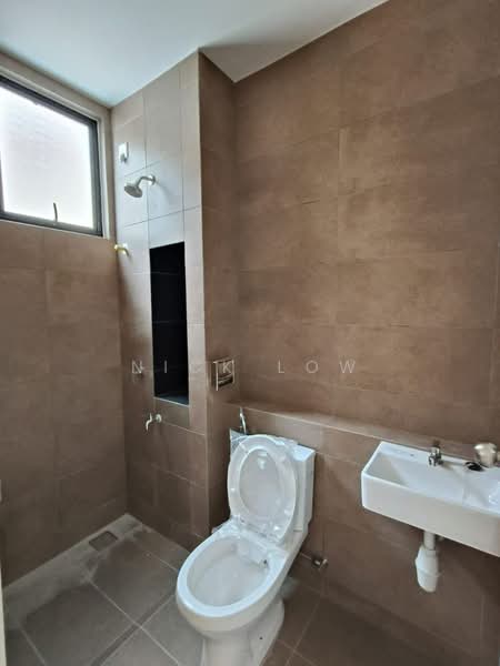 Rumah Teres 2 Tingkat untuk Disewa di Taman Rinting (Masai) - Nick Low - Bathroom - PropertyGuru.com.my