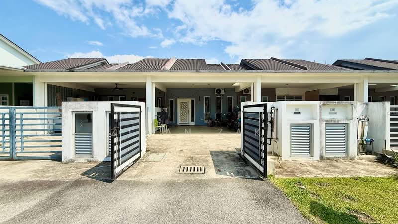 Rumah Teres 1 Tingkat untuk Dijual di Desa Dengkil (Dengkil) - Zehan Zaki - Exterior - PropertyGuru.com.my