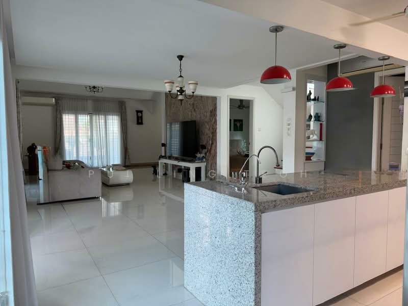 Rumah Banglo untuk Dijual di Taman Century (Johor Bahru) - Pui Ling Teoh - Living Room - PropertyGuru.com.my