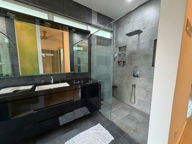 Rumah Banglo untuk Dijual di Taman Century (Johor Bahru) - Pui Ling Teoh - Bathroom - PropertyGuru.com.my