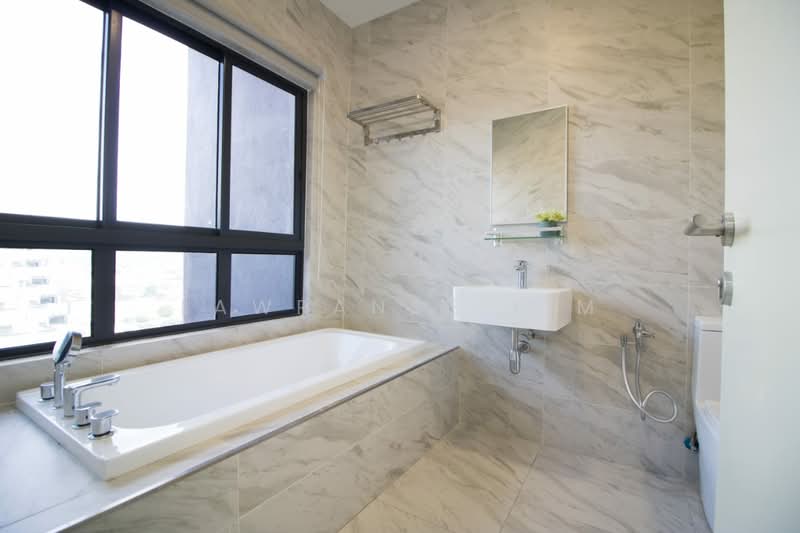 Servis Apartment untuk Disewa di Imperio Residence - Lawrance Lim - Bathroom - PropertyGuru.com.my