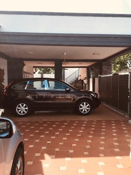 Rumah Banglo untuk Dijual di Johor Bahru (Johor) - Alfred Pee - Car Park - PropertyGuru.com.my